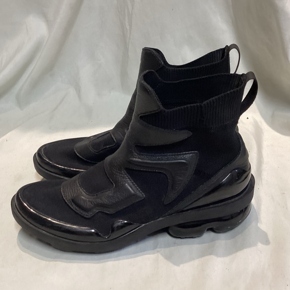 WMNS Nike Air VaporMax Light II Triple Black - Picture 4 of 10